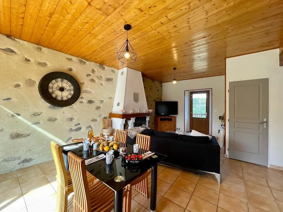 Holiday home Gite Les Voutes Du Chambon Blassac